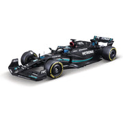 Bburago 28028R 1/24 2023 F1 Mercedes W 14 #63 Russell in Showcase