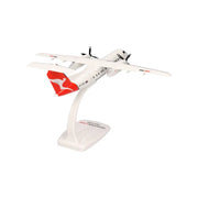 Herpa HE614221 1/100 SNAP FIT Qantaslink DHC-8-300 - VH-TQZ