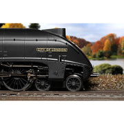 Hornby R30137 OO BR Class B17 5 4-6-0 61670 City of London Era 4 Locomotive