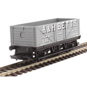 Hornby R60049 OO PO A&H Betts Plank Wagon