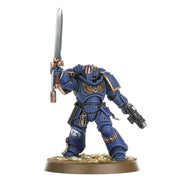 Warhammer 40000 Space Marine Primaris Lieutenant with Power Sword